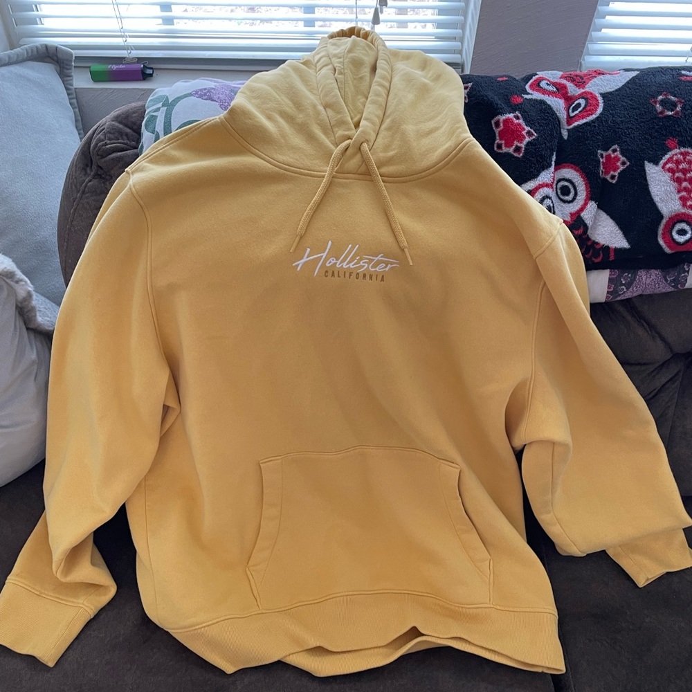 Hollister Women’s Hoodie used, worn once.  Is very soft, warm, and comfortable.
